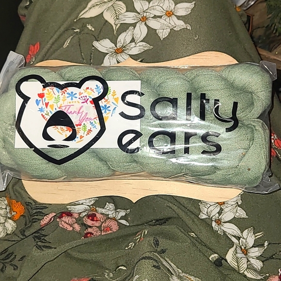 Amazon Table Runner, Sage Green, NIP, 1 Runner - Picture 2 of 8